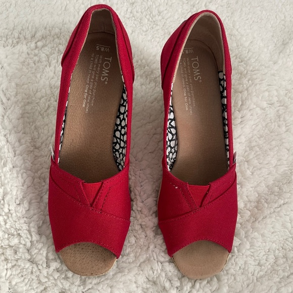 TOMS Classic Wedge in Red  Size 8.5 - Picture 2 of 6